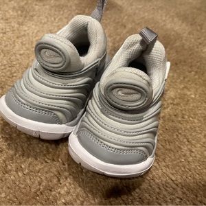 NEW NIKE dynamo free gray white baby sneakers shoes